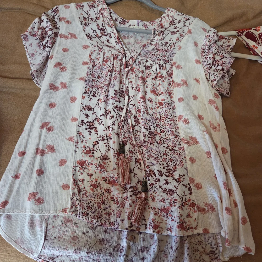 Chic Floral Pink Blouse for Women - Picture 2 of 6